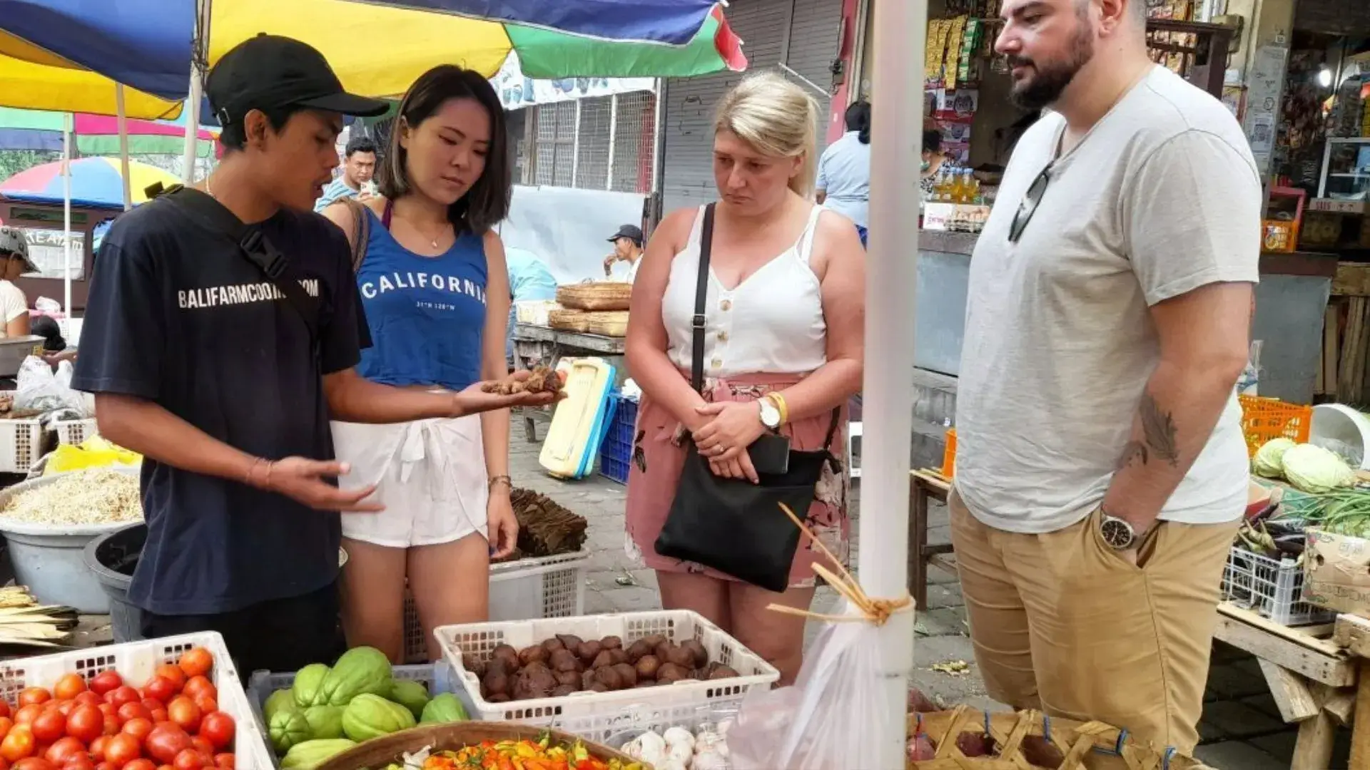 Kelas Memasak Kuliner Bali dengan Tur Pasar Tradisional di Ubud (Sesi pagi)